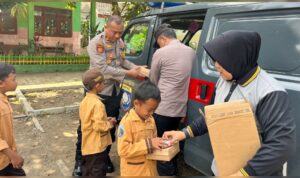 Polres Nganjuk Dukung Program MBG, Bagikan Makanan Siang Bergizi Gratis untuk Siswa SD/Humas Polres Nganjuk