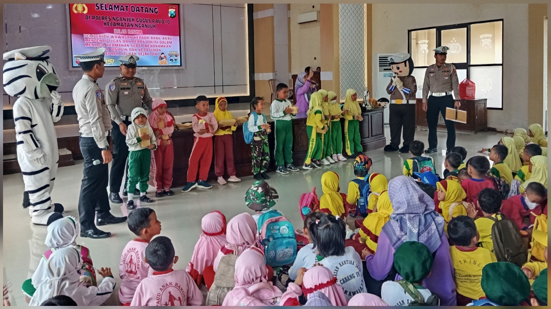 Mengenalkan Profesi Polisi Sejak Dini, Meningkatkan Kepercayaan Diri Anak-Anak